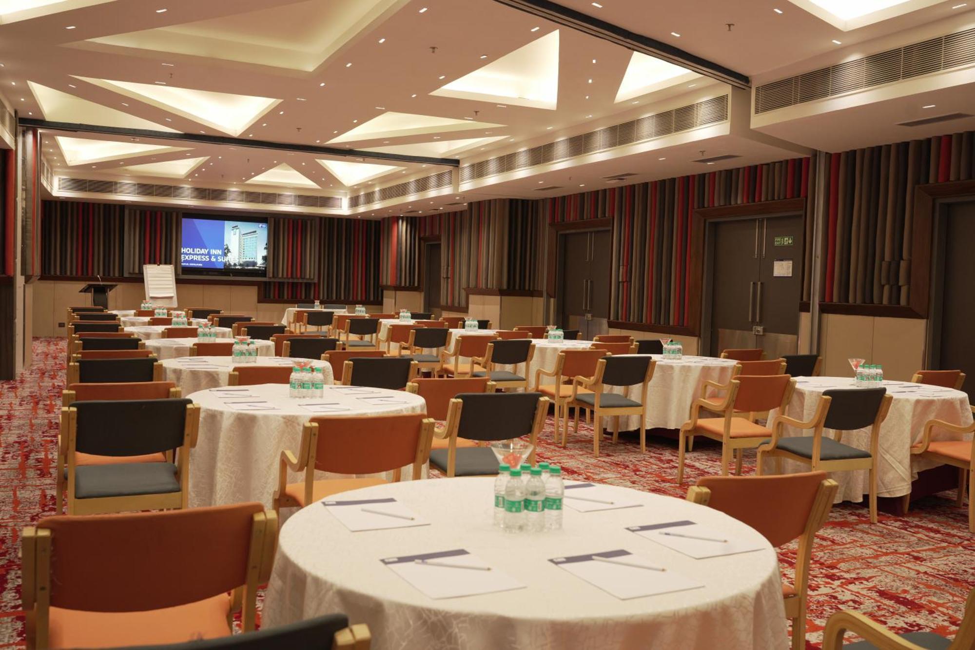 Holiday Inn Express & Suites Jaipur Gopalpura Exterior photo